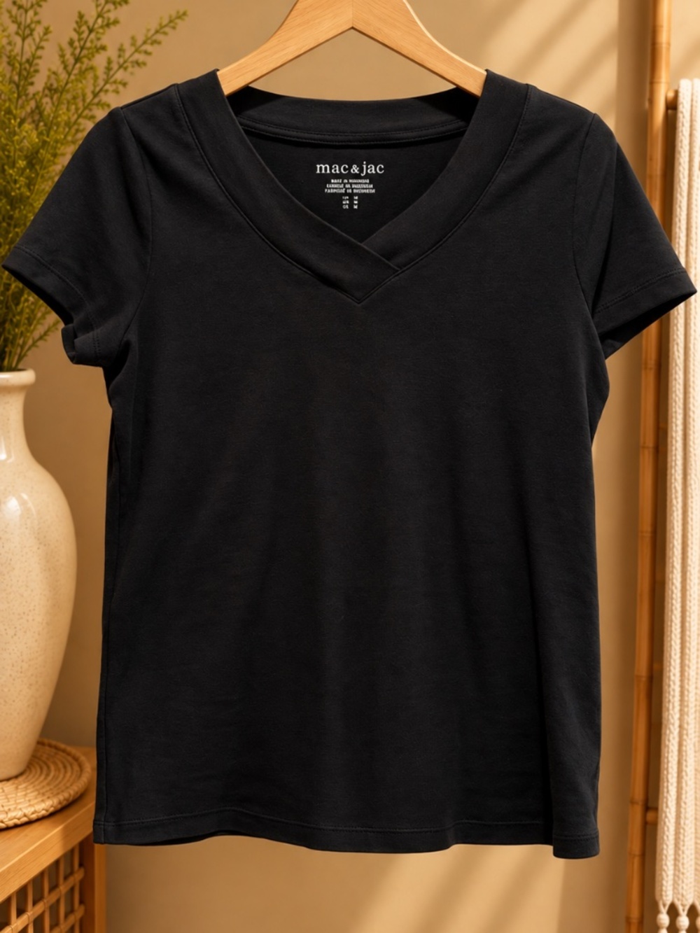 Mac & Jac Black V-Neck Short Sleeve Top T-Shirt Size Medium